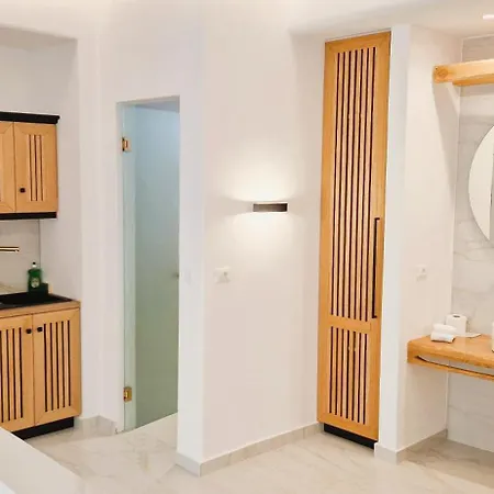 V Luxury Naxos Apartmán *